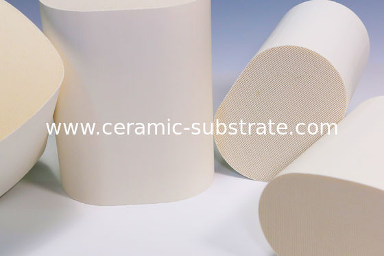 주문 Pneumatic Type Alumina Substrate Al2O3 Substrate RF 모듈과 호환되며 더 오래 지속되고 성능이 향상됩니다. online manufacture